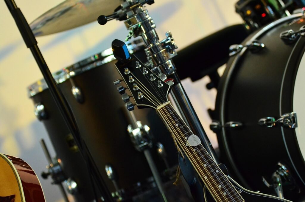instruments, music, drums, guitar, musical instrument, shine, concert, entertainment, detail shot, drums, drums, drums, drums