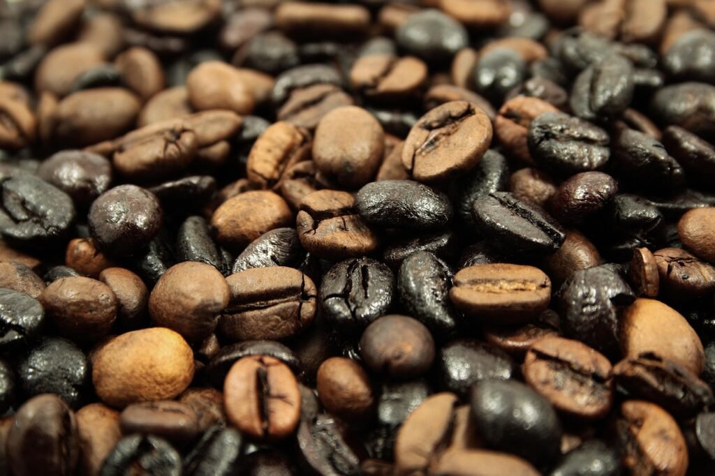 coffee, beans, coffee beans, roasting, roasted, close up, brown, coffee roasting, cafe, macro, caffeine, aroma, gastronomy, f
