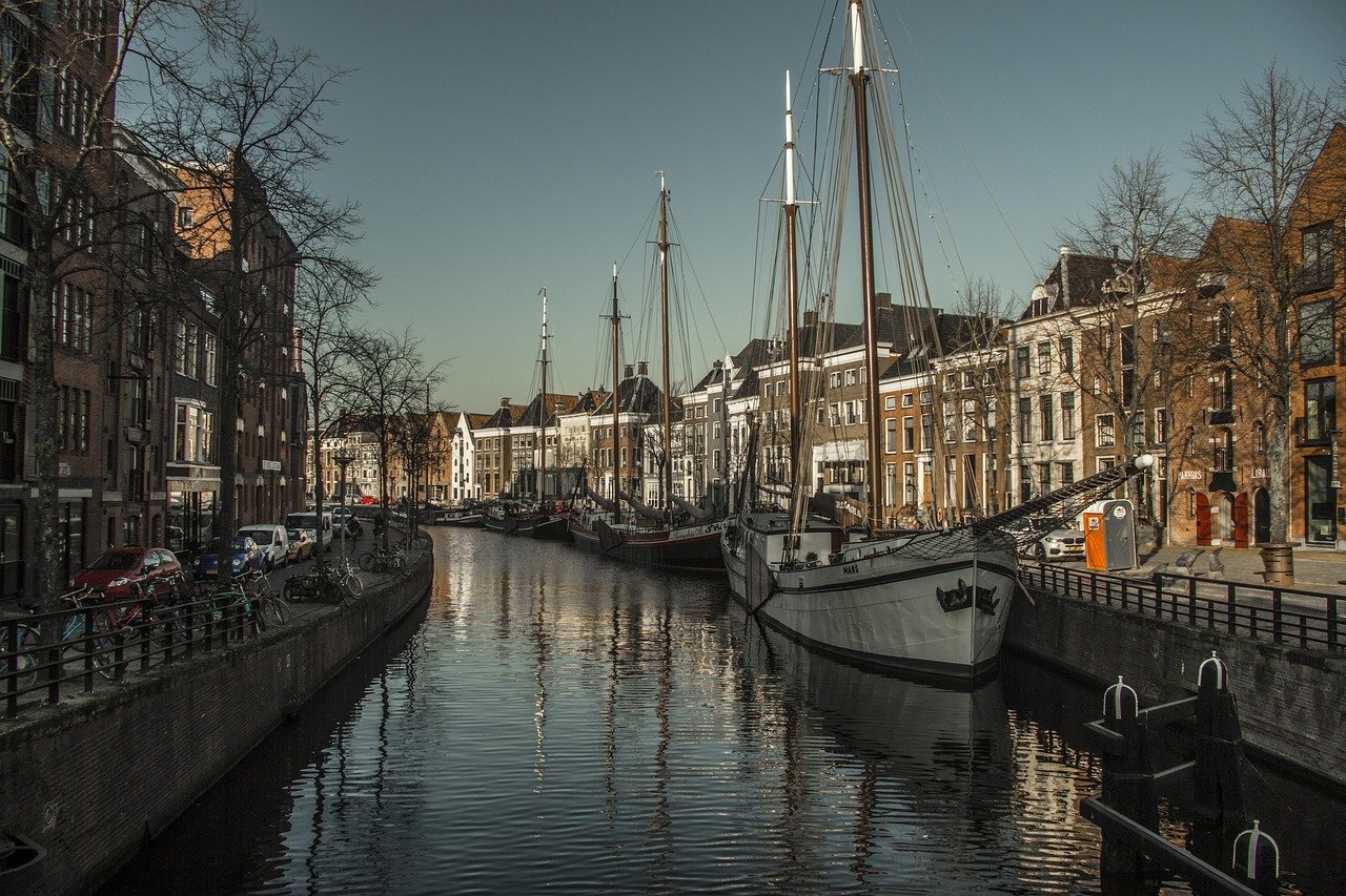 groningen, canal, boats, buildings, nature, water, reflection, houses, old town, historical, medieval, town, city, street, ur