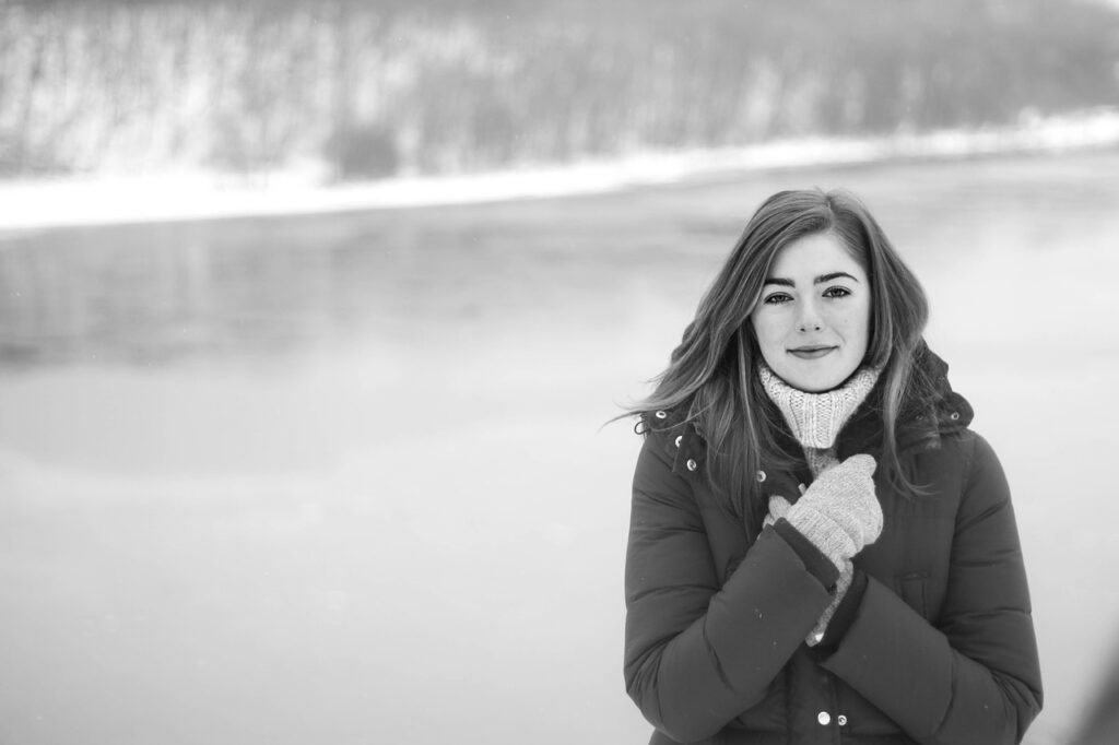 woman, portrait, cold, jacket, gloves, winter clothes, winter clothing, young woman, smile, smiling, women's fashion, stylish