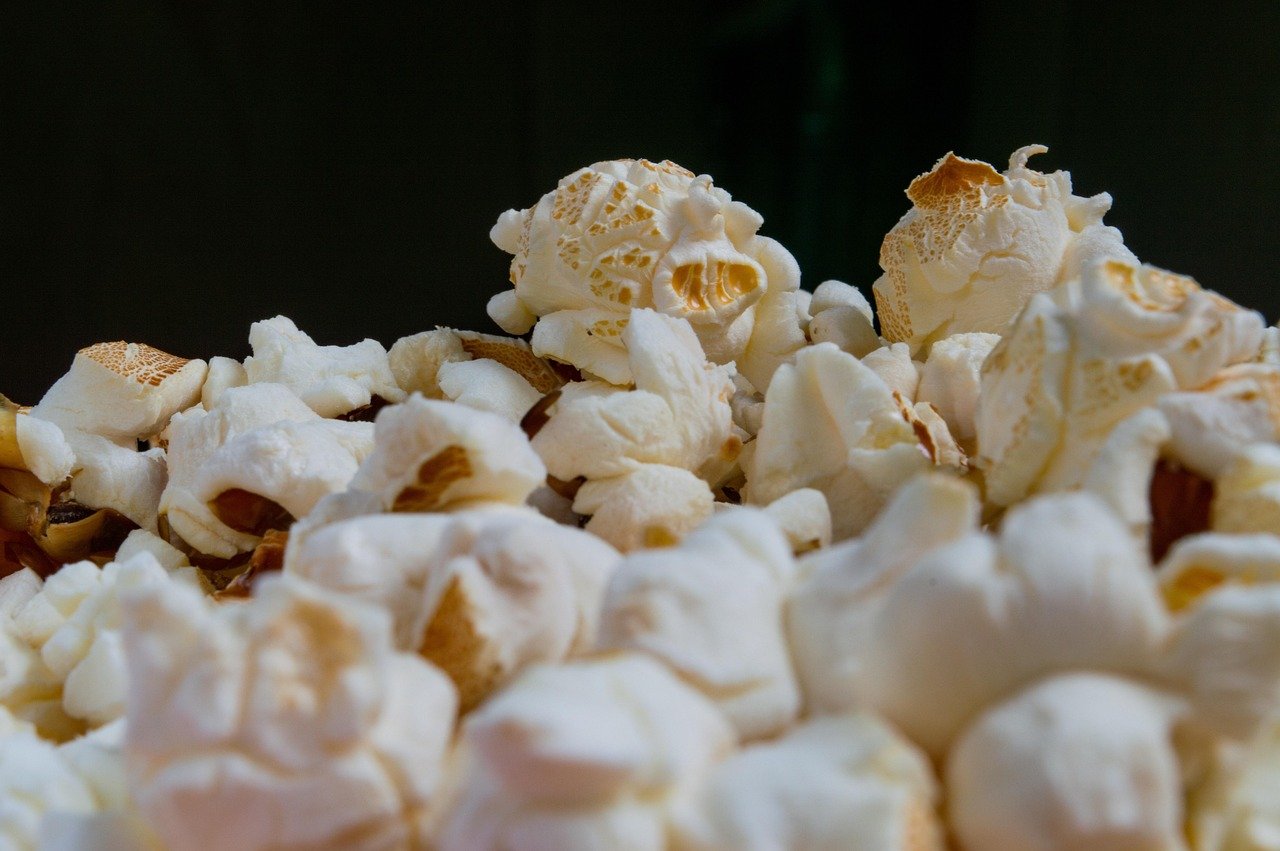 popcorn, cinema, corn, food, snack, movie, eat, film, entertainment, tasty, theater, salty, white, salted, striped, container