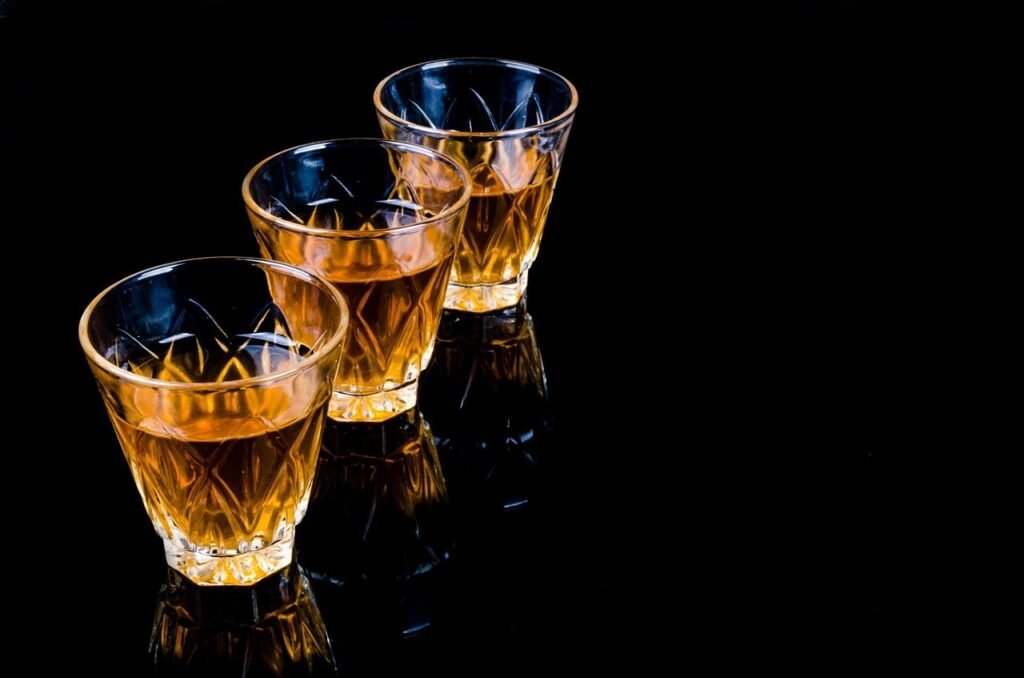 bar, liquor, barman, pouring, close-up, preparation, liquid, scotch, beverage, anniversary, drink, mixing, holiday, celebrate