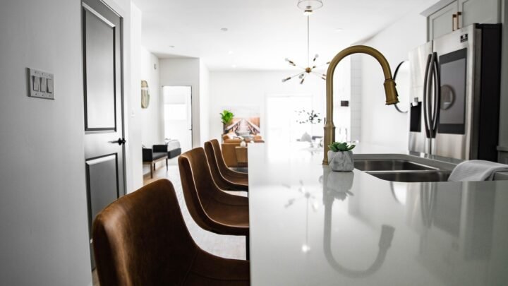 Online in Lavington: A Calm Look at the Options