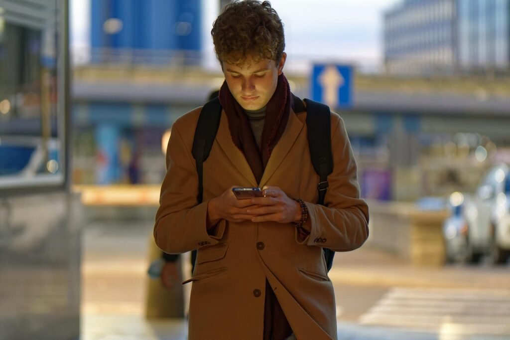 man, boy, young, the person, on, smartphone, town, nature, twilight, sunset, the street, urban, in the evening