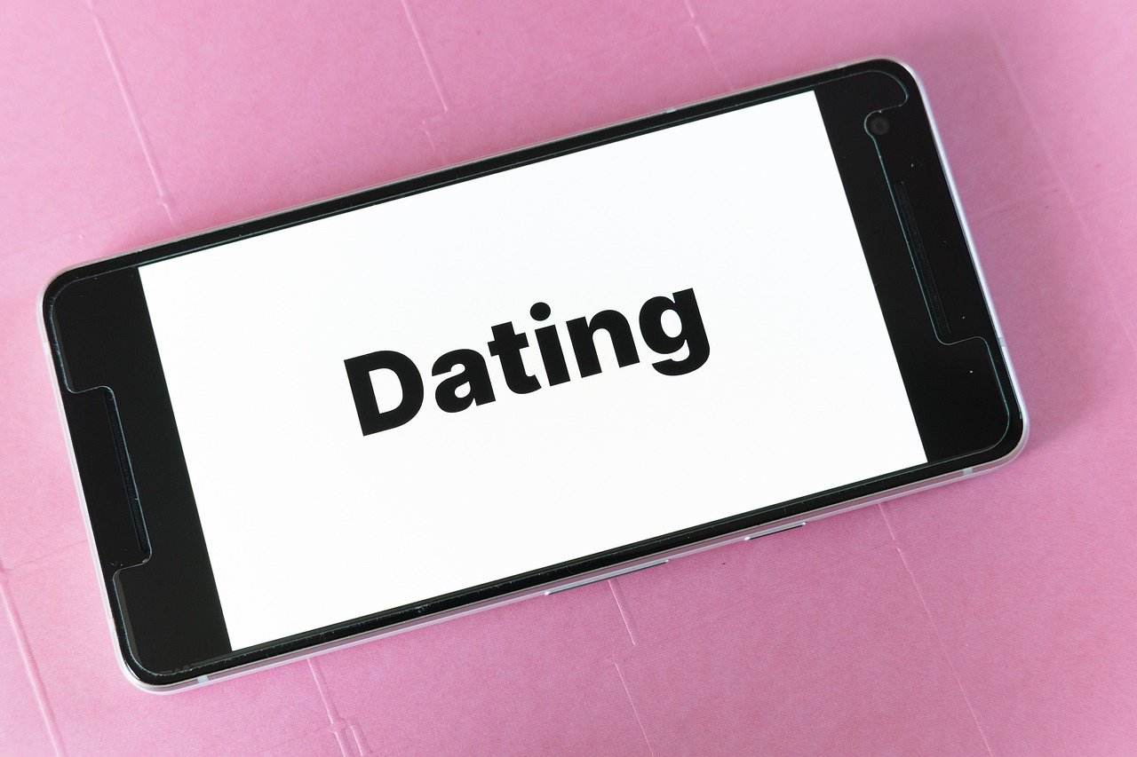 mockup, screen, smartphone, blog, word, love, romantic, relationship, tips, first date, men, women, homosexual, heterosexual,
