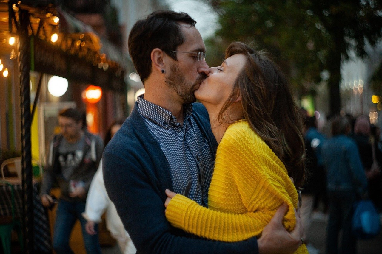 couple, kiss, romantic, romance, love, guy, girl, man, woman, affection, relationship, together, feelings, happiness, outdoor