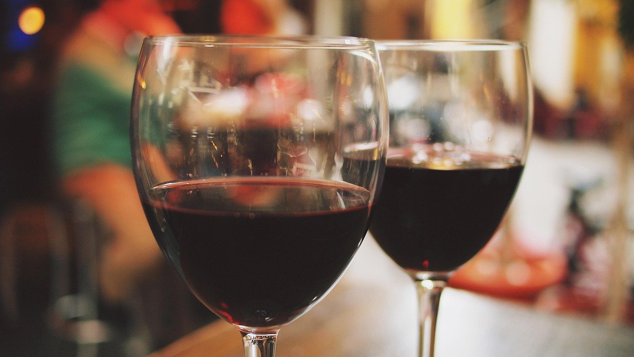 wine, glasses, outdoor, cafe, restaurant, leisure, reflection, date, dating, nature, meeting, summer, evening, spain, seville