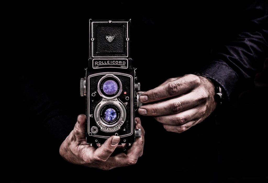 camera, photography, portrait, film, negative, vintage, old, contrast, taking a picture, photo, photographer, rolleicord, tlr