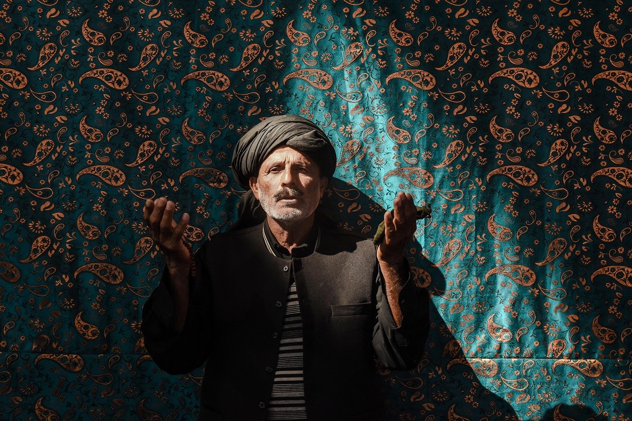 man, turban, pray, old man, worship, gesture, life, lifestyle, paisley, qom province, qom, iran, muslim, islam, quran, pakist