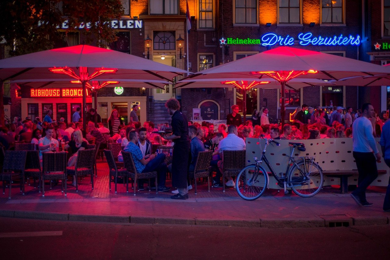 drinks, groningen, terrace, people, bar, cafe, bistro, pub, city, nightlife, going out, leisure, fun, talking, urban, scene,