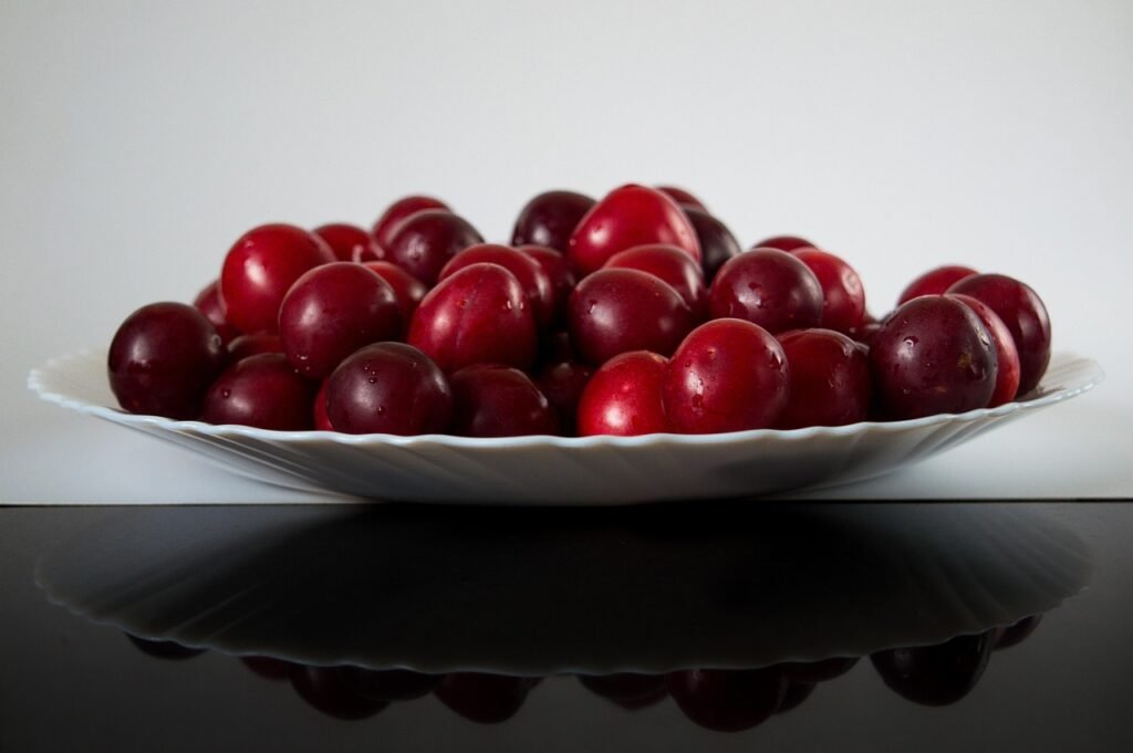plum, fruits, sweet, food, ripe, vitamins, fresh, tasty, delicious, healthy, nutrition, organic, eat, juicy, agriculture, orc