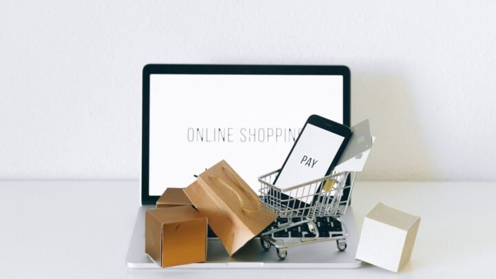 Navigating the Digital Rhythm: The Everyday Side of Online Life in Naivasha